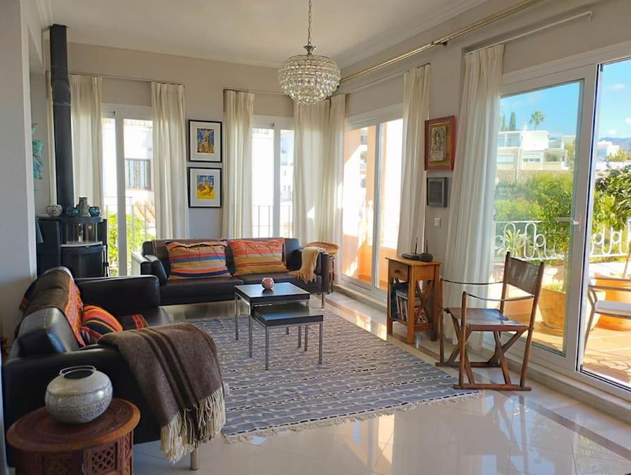 Amazing 3 Bedroom Townhouse Close To Burriana, 네르하 외부 사진