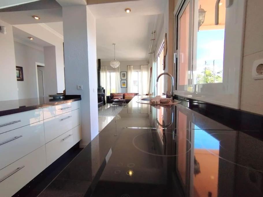 Amazing 3 Bedroom Townhouse Close To Burriana, 네르하 외부 사진